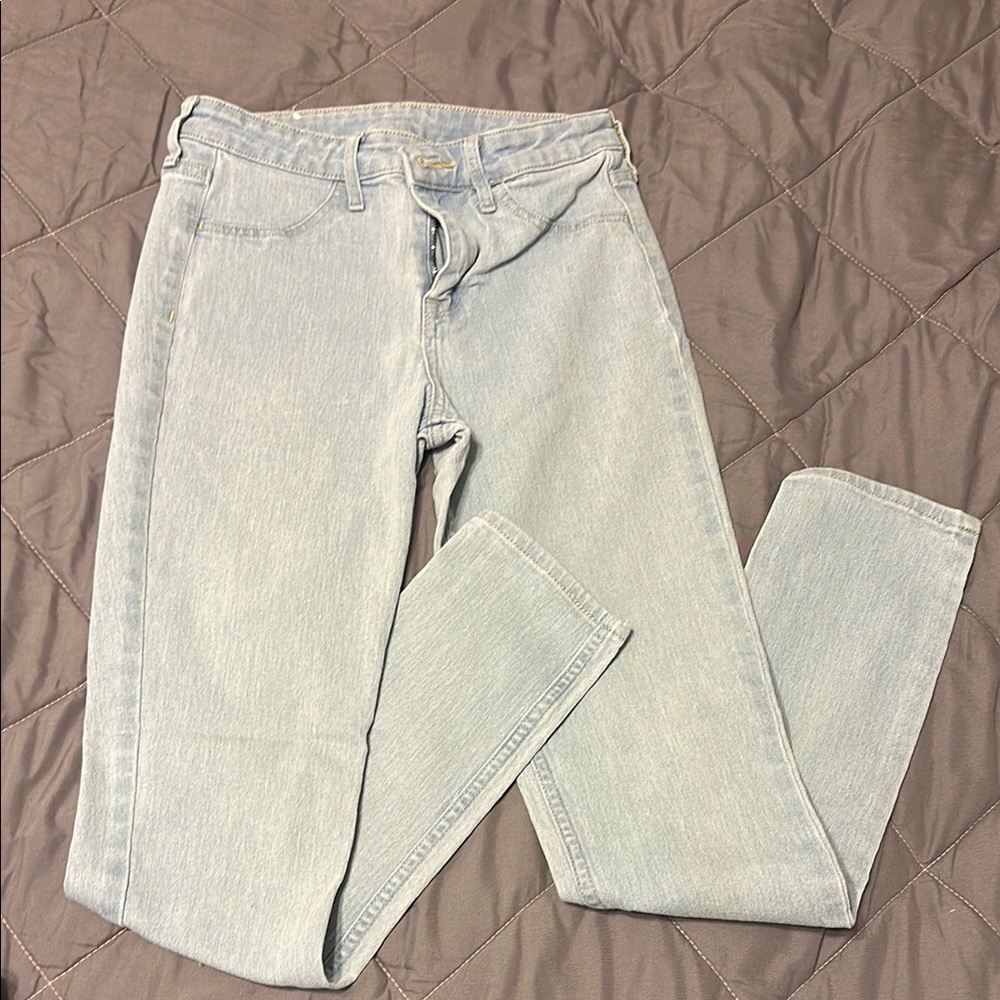 Blue Skinny Jeans with Classic Denim Style